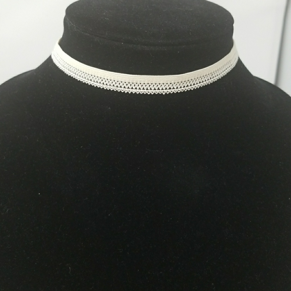 Lace choker